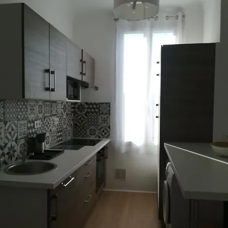 2p Ancien Particulier Apartment